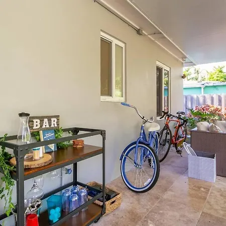 Central Nautical Themed 4 Bed 2 Bath Home